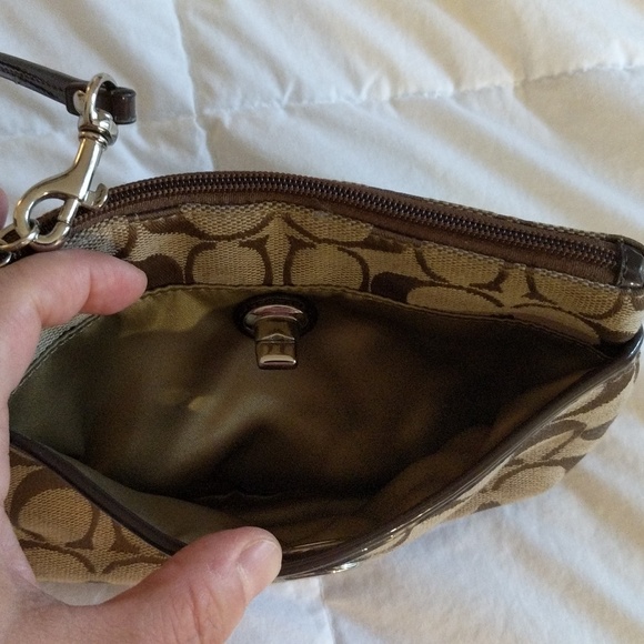 Coach monogram large wristlet - Picture 2 of 4